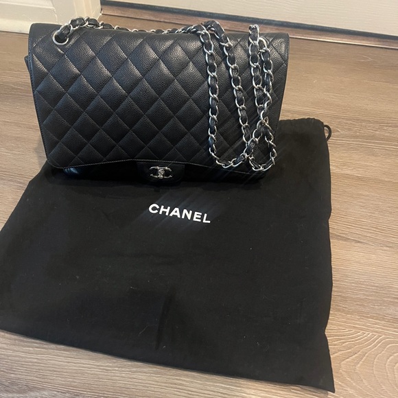 CHANEL Black Caviar Quilted Jumbo Single Flap Black - Picture 2 of 14